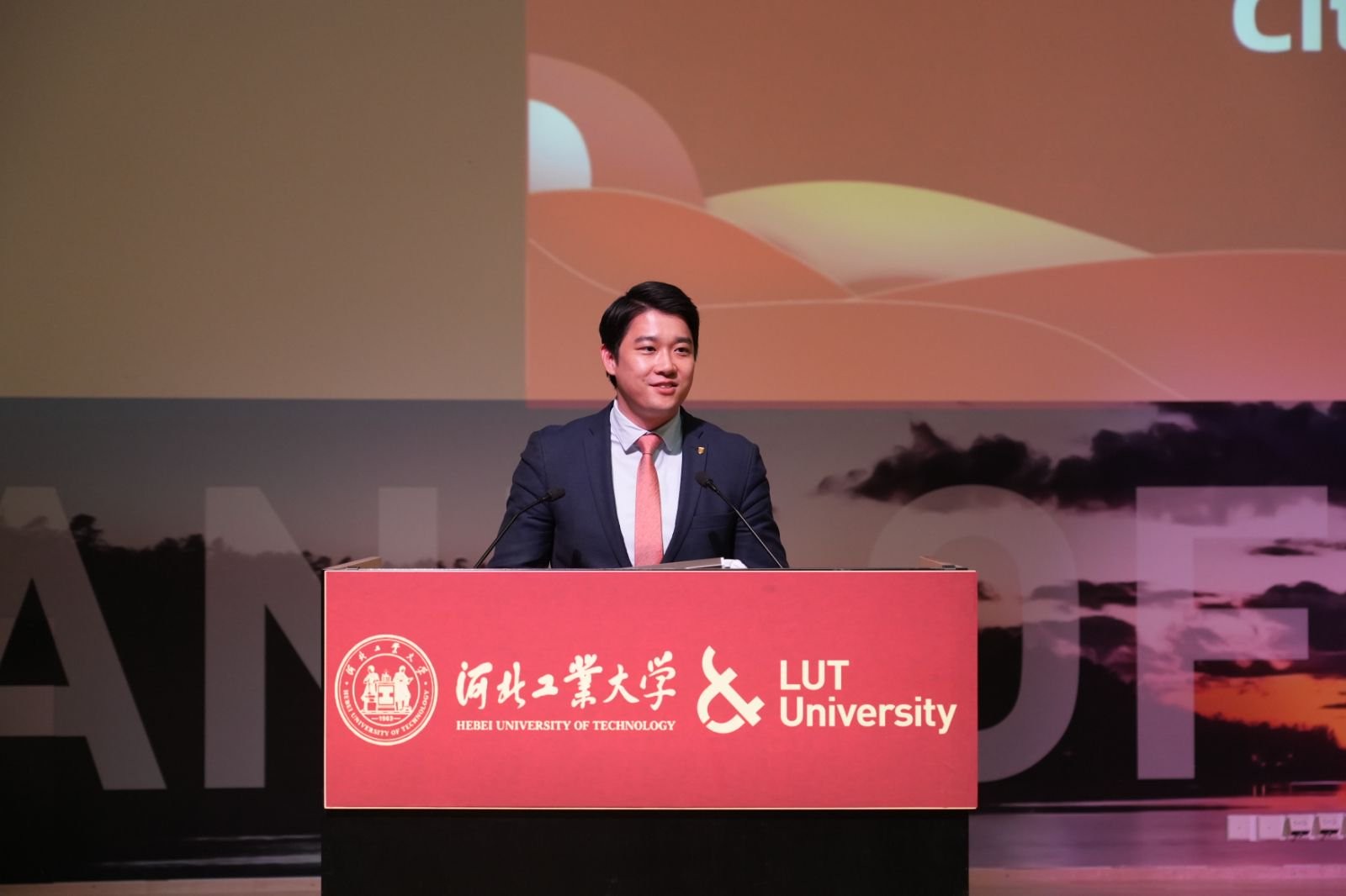 馬丁講話.jpg